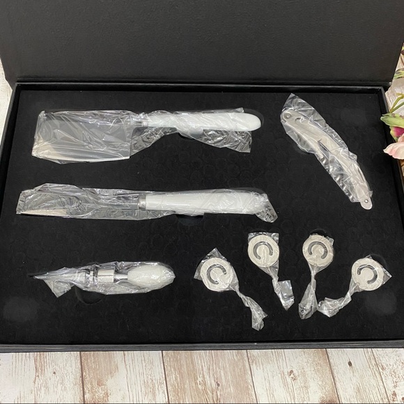 LA-Z-Boy 9-pc Wine & Cheese Set - Picture 4 of 8